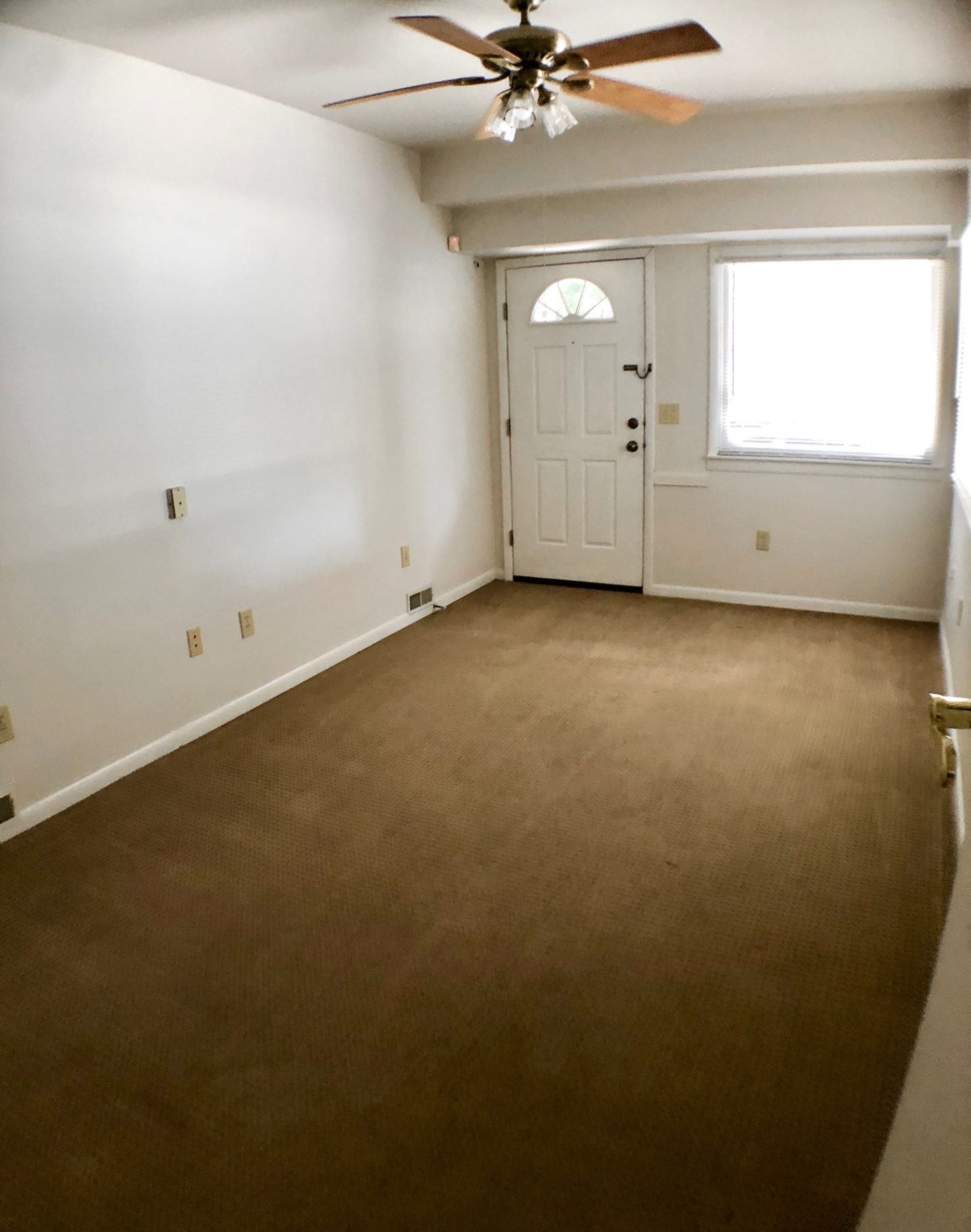 2040 Iuka Ave House front entry room with ceiling fan and arched-window door
