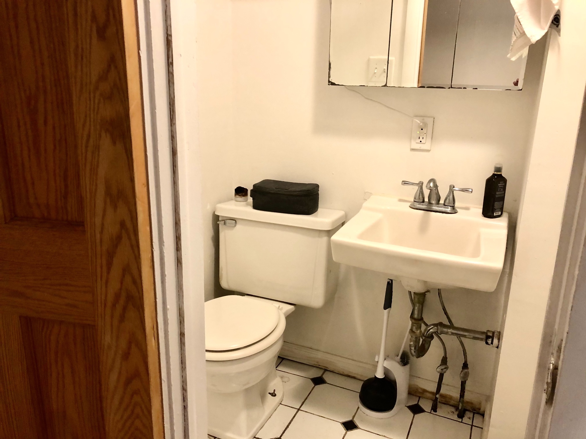 89 E Woodruff Ave. Unit 89 bathroom with pedestal sink, medicine cabinet, and tile floor