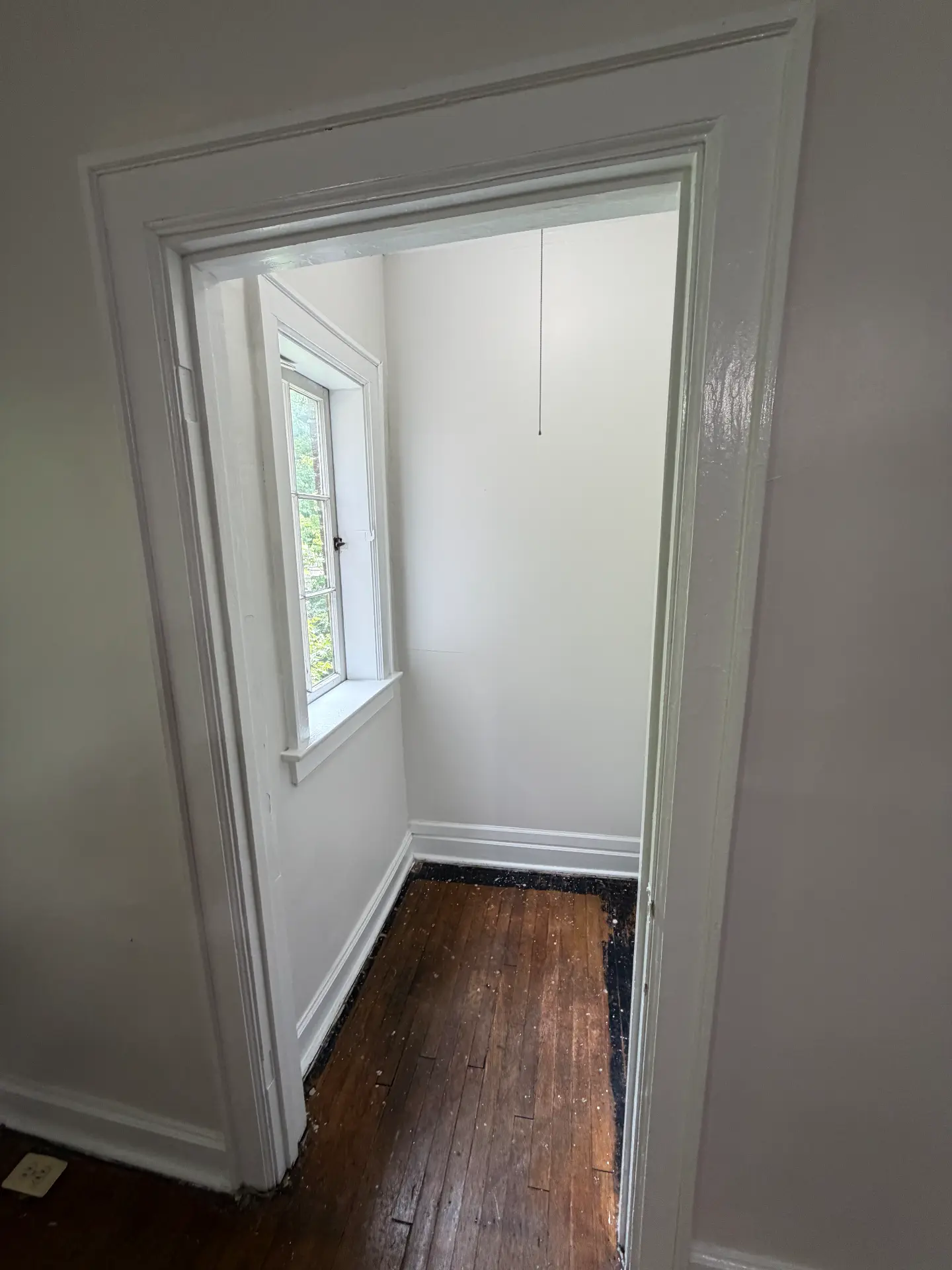 2048 Iuka Ave. D bright nook with window and original hardwood floors