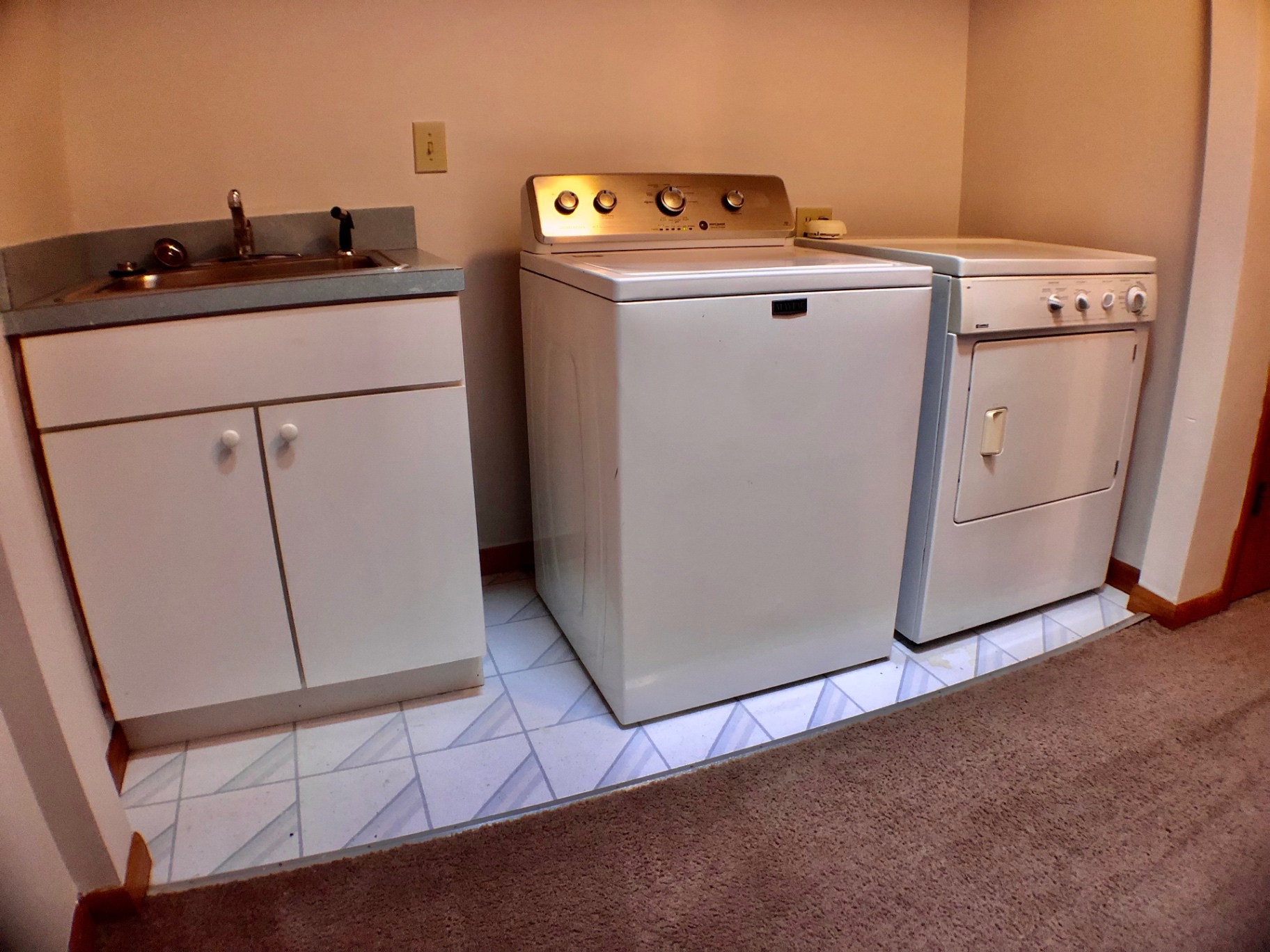 2040 Iuka Ave House in-unit laundry with washer, dryer, and utility sink
