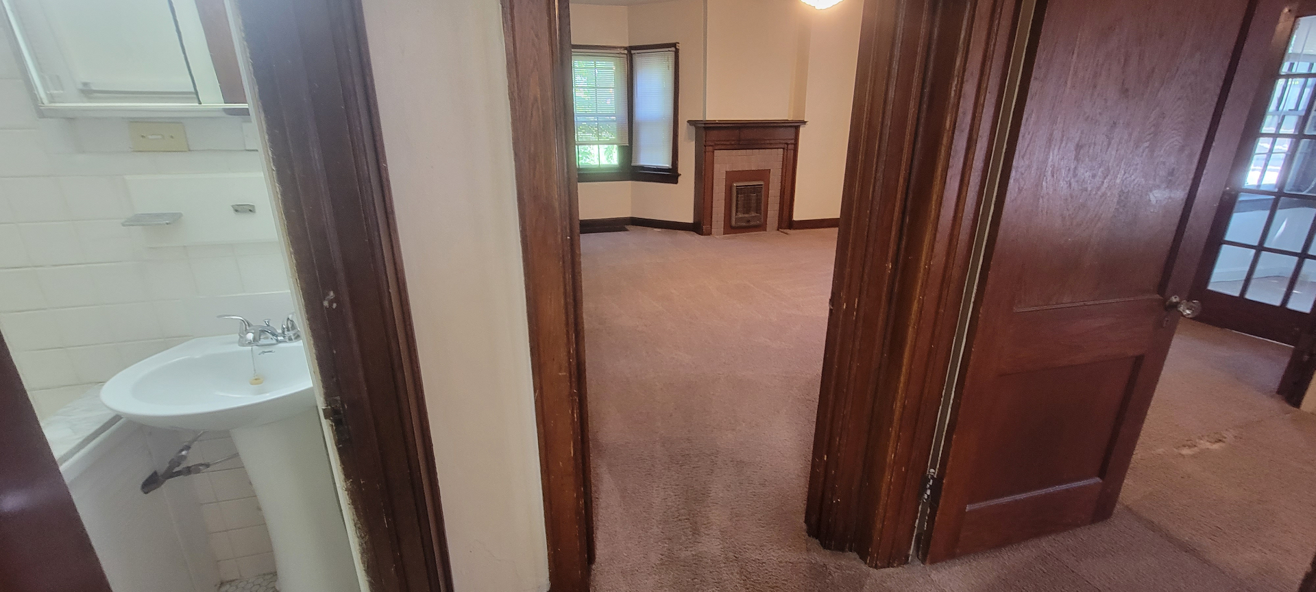 2054 Iuka Ave. A bath with pedestal sink adjacent to the living area
