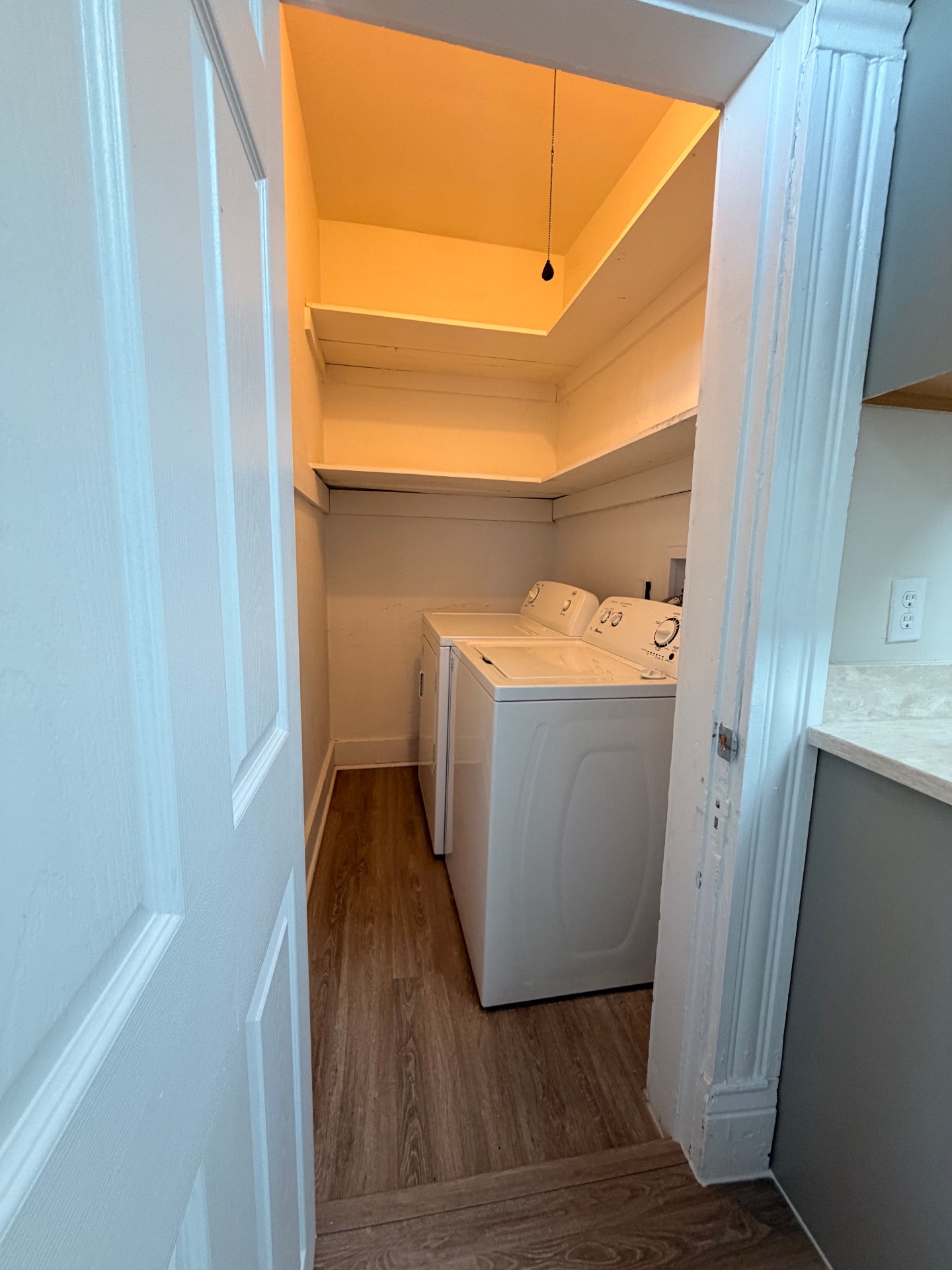 133½ in-unit laundry closet with washer and dryer