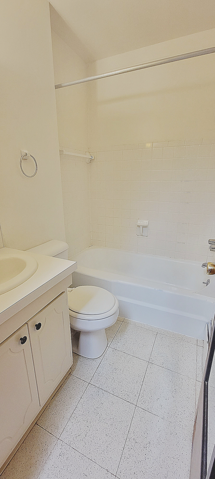 2040 Iuka Ave. 3A bathroom with tub shower, vanity, and tile floor