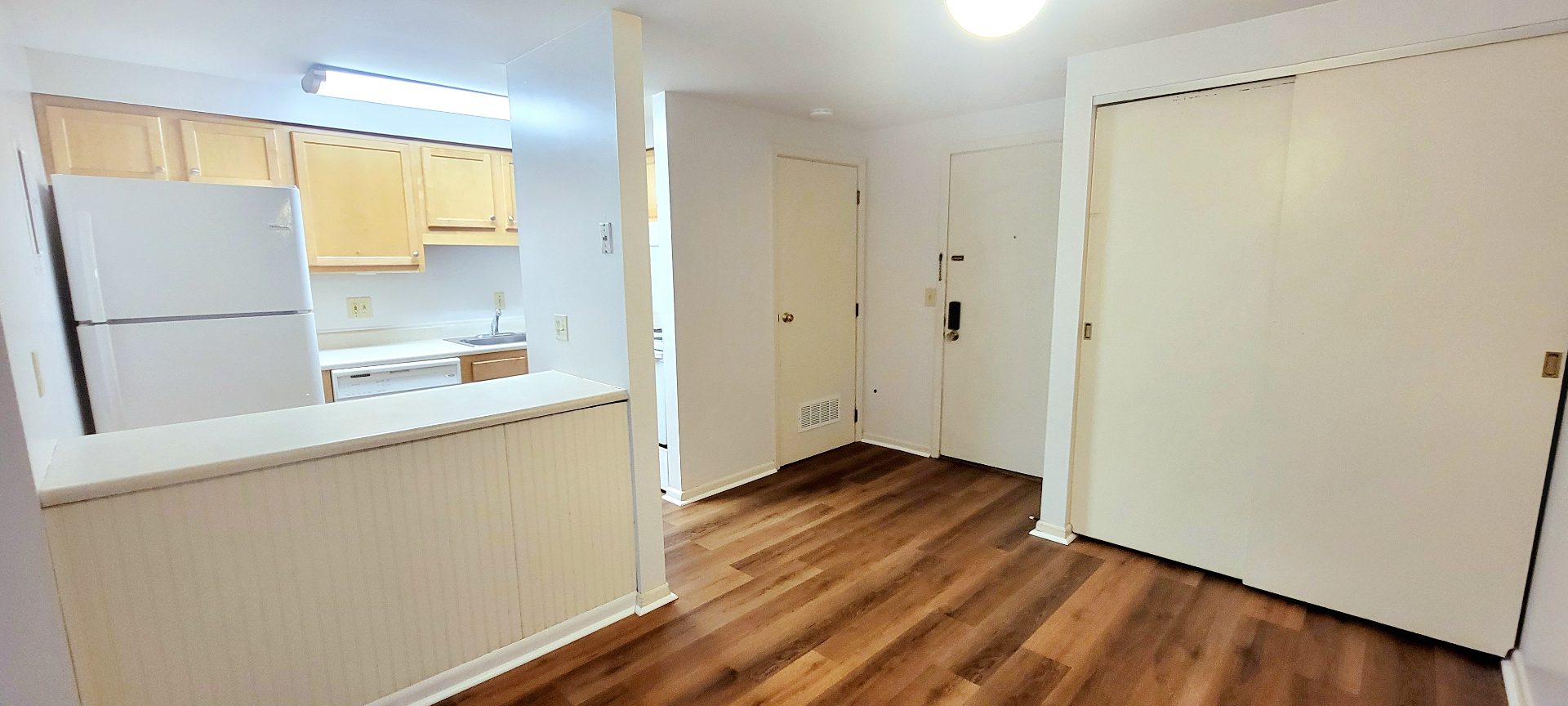 2022 Summit St. kitchen and front entry with breakfast bar, closet, and updated flooring