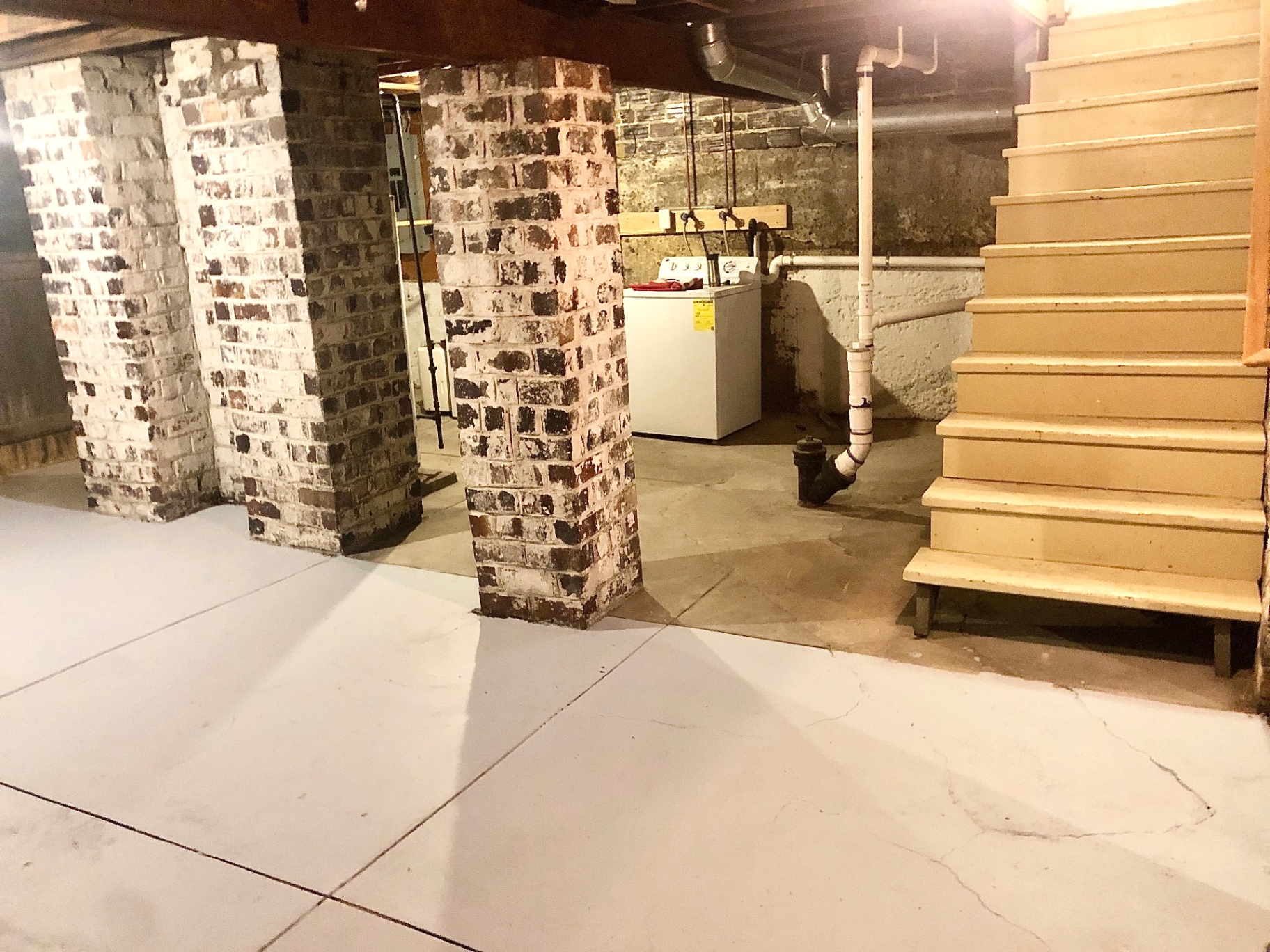2034 Iuka Ave A basement rec room with laundry