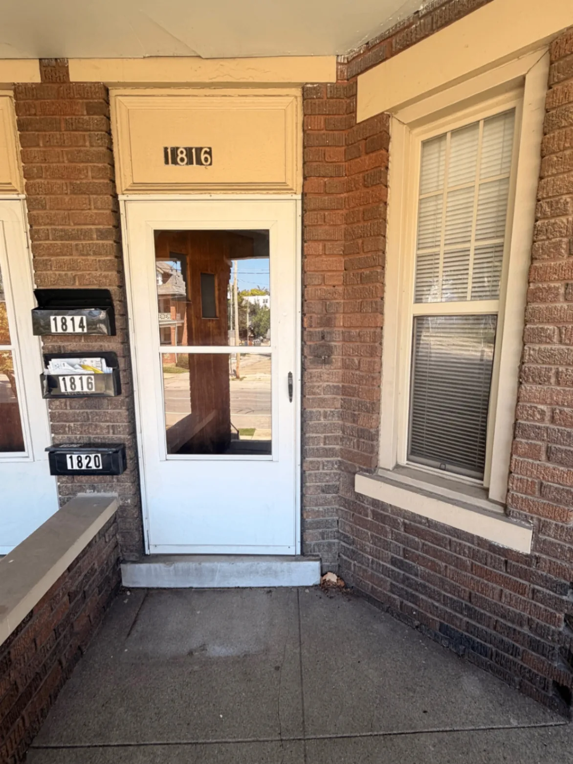 1816 Summit St. covered brick front porch entrance