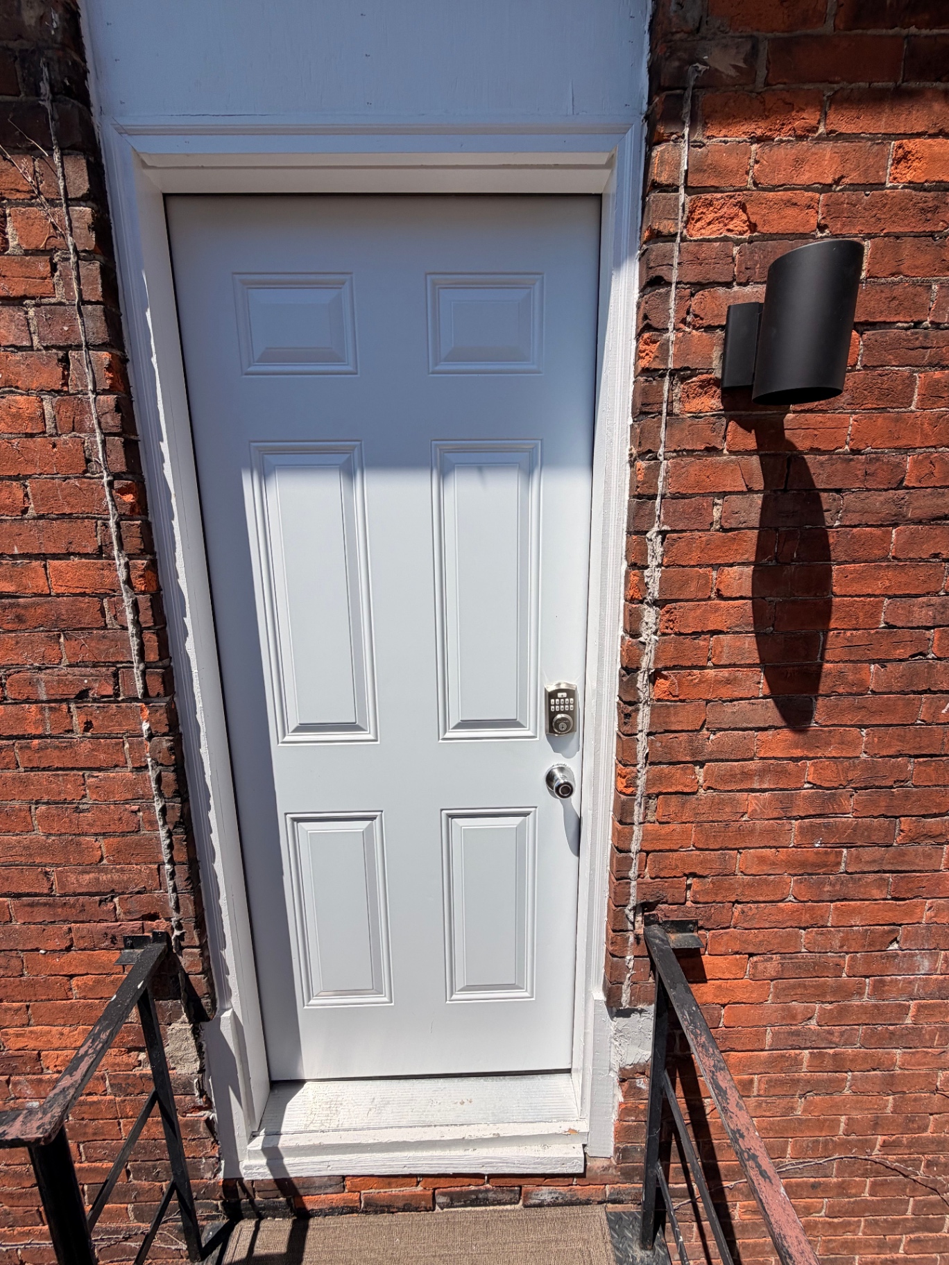 133½ private entrance with keypad smart lock