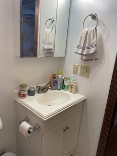 1827 N 4th St. Unit 7 bathroom with vanity and mirrored medicine cabinet