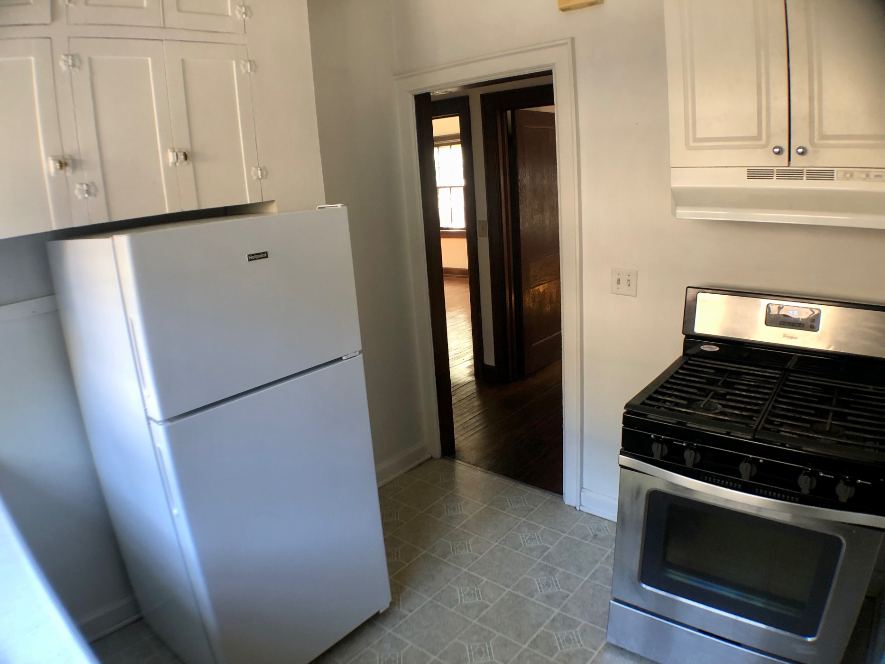 2044 Iuka Ave. A kitchen with stainless steel gas stove and range hood