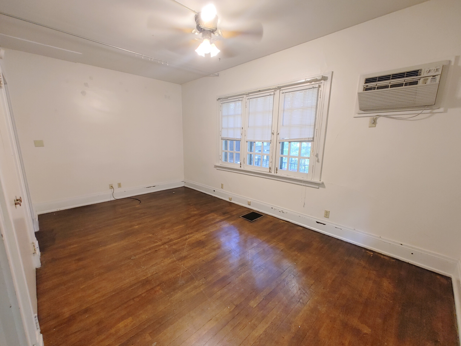 2026 Iuka Ave B bright living space with refinished hardwood floors, ceiling fan, and large windows