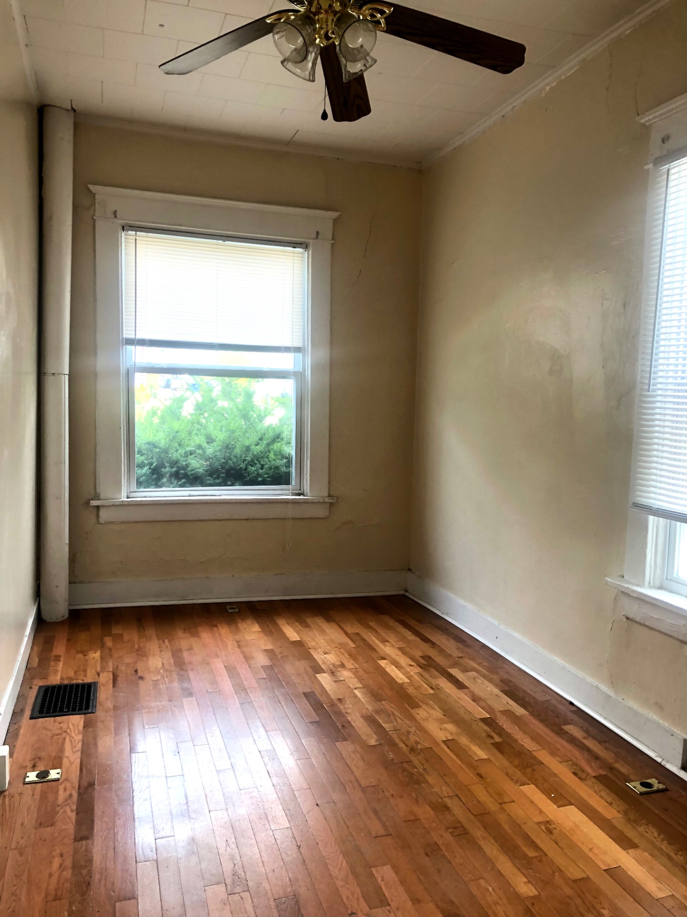 77 E Patterson Ave. hardwood-floor room with tall windows and ceiling fan