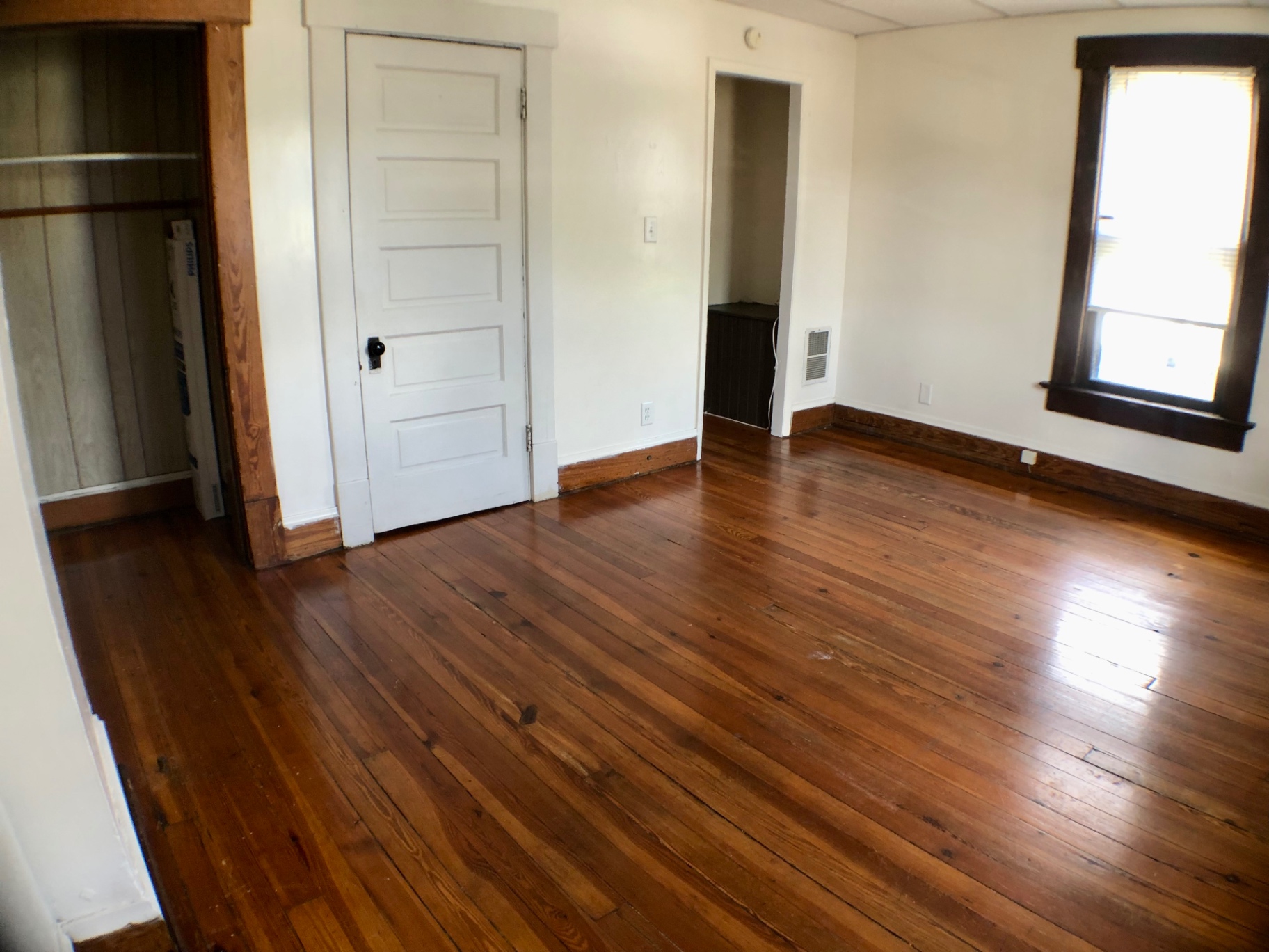 89 E Woodruff Ave. Unit A room with original wood doors, closet, and refinished hardwood floors