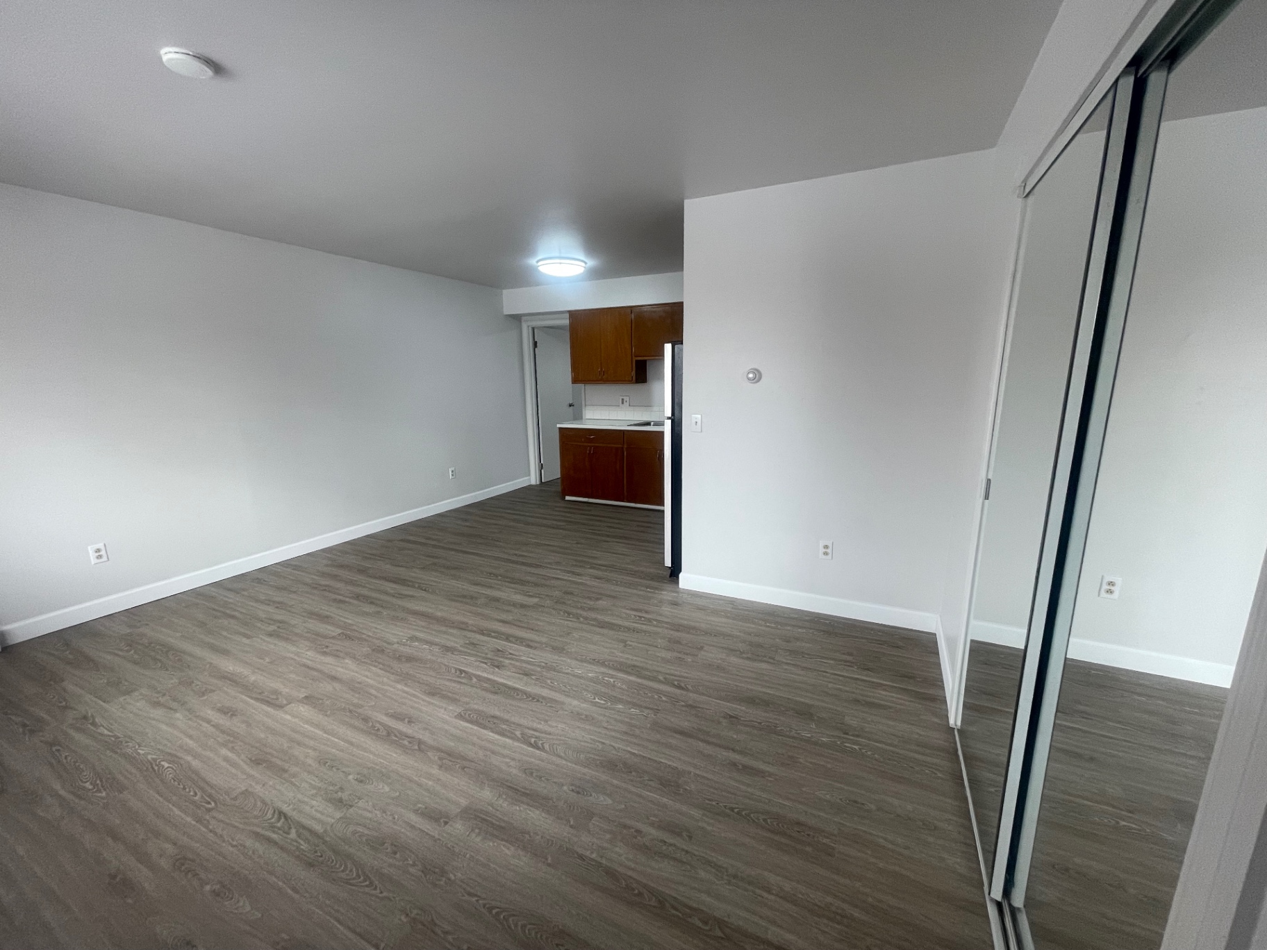 1827 N 4th St. Unit 8 living area opening into kitchen with mirrored closet doors