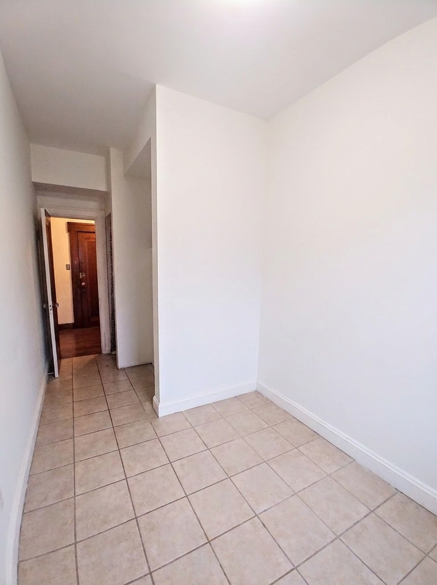 Unit B tiled entry / nook off the hallway