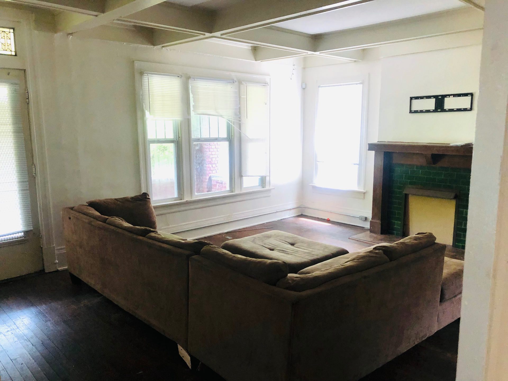 2005 Summit St. living room with coffered ceiling, green tile fireplace, and hardwood floors