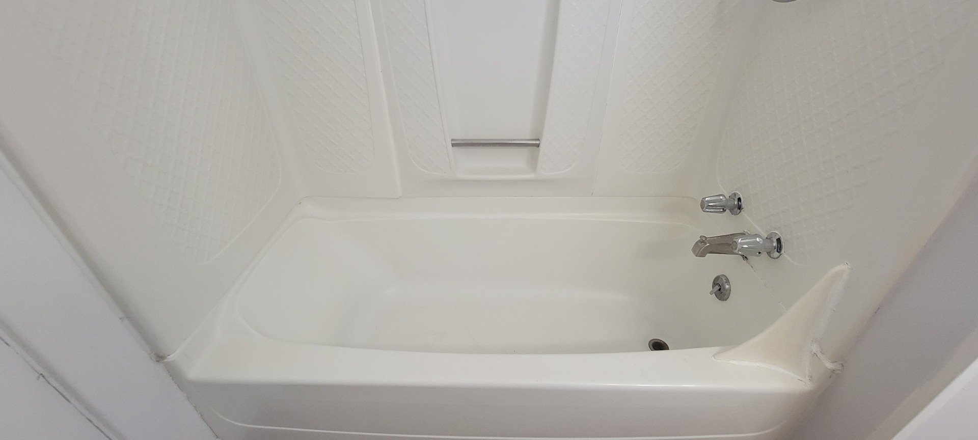 2015 Summit St. bathroom tub and shower surround