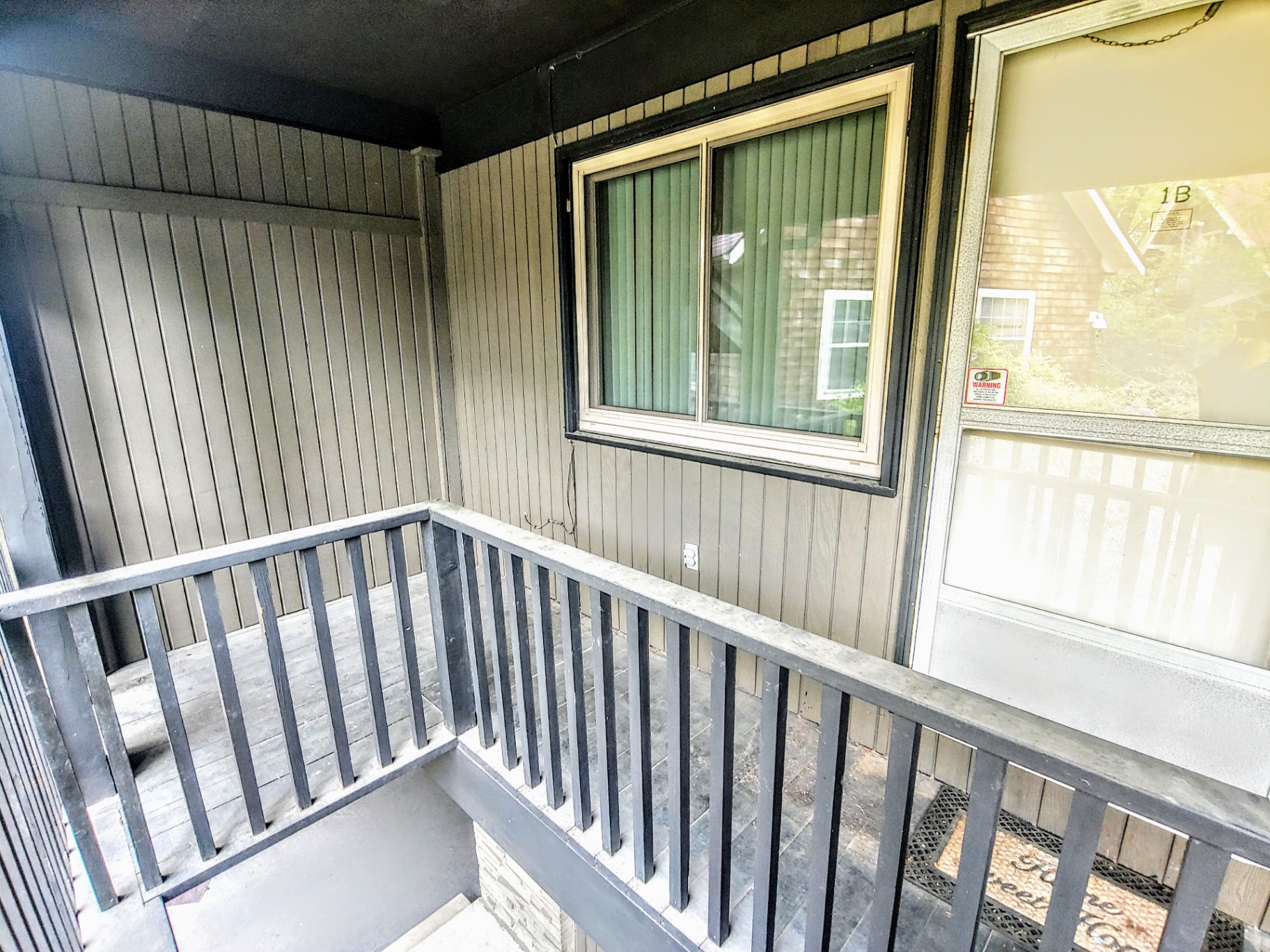 2040 Iuka Ave. 1B private covered entry porch with unit 1B signage